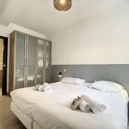 Brand New 2 Bedroom Gambetta Fully Renovated 2021- 5 Mns Palais By Olam Apartment