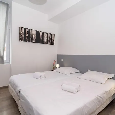 Brand New 2 Bedroom Gambetta Fully Renovated 2021- 5 Mns Palais By Olam Apartment *