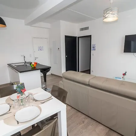 Brand New 2 Bedroom Gambetta Fully Renovated 2021- 5 Mns Palais By Olam