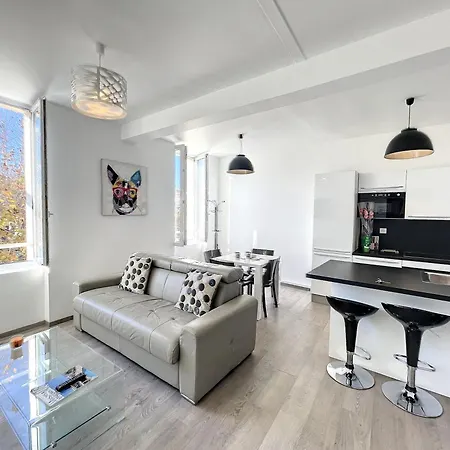 Brand New 2 Bedroom Gambetta Fully Renovated 2021- 5 Mns Palais By Olam